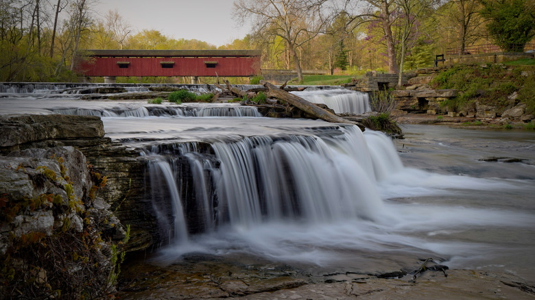 Cataract Falls et pont couvert