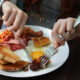 Le pays européen que Rick Steves a qualifié de « pays du petit-déjeuner frit »