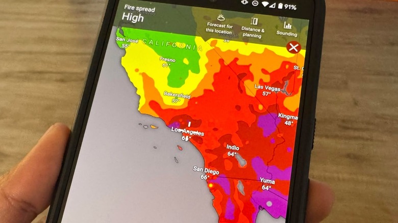 L'application Windy.com montre une forte propagation des incendies à Los Angeles