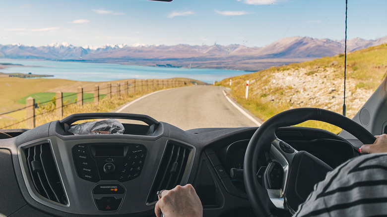 Conduire un camping-car dans les beaux paysages de la Nouvelle-Zélande