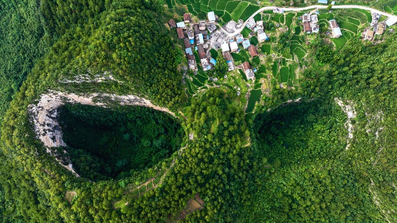 Vue aérienne Karst Sinkhole Chine