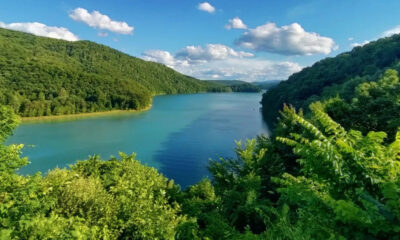 Ce lac a une partie de l'eau la plus blue de Virginia et est le rêve d'un amoureux des loisirs de plein air