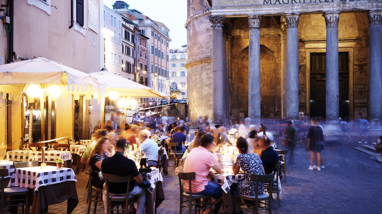 Restaurant de restauration en plein air à Rome Italie