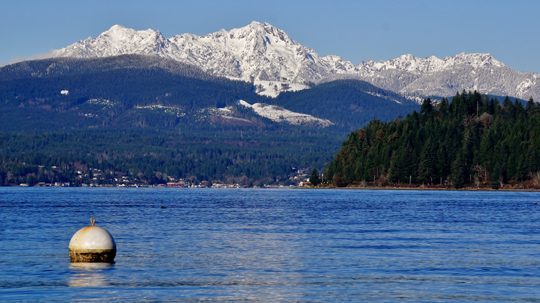 Les montagnes olympiques du canal de la capuche