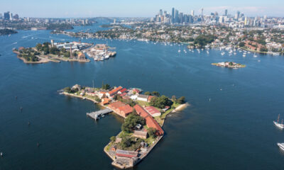 Prenez un ferry pour explorer l'île la plus intrigante de Sydney avec un terrain de camping primé