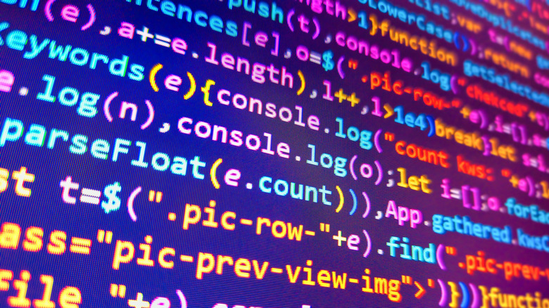 Les lignes de code sont affichées en gros plan sur un écran d'ordinateur
