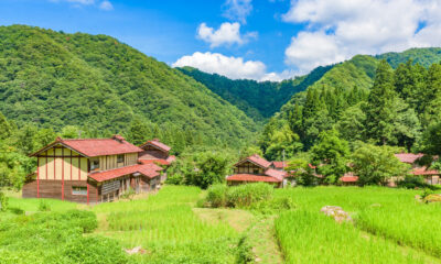 Le village japonais parfait pour la carte postale avec une population