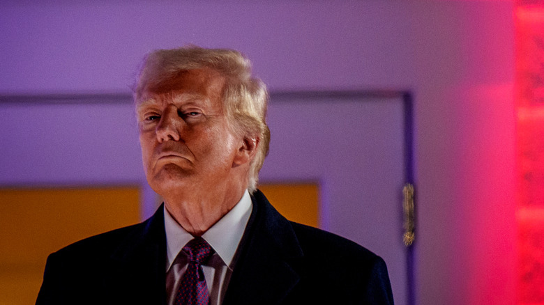 Trump en lumière rouge