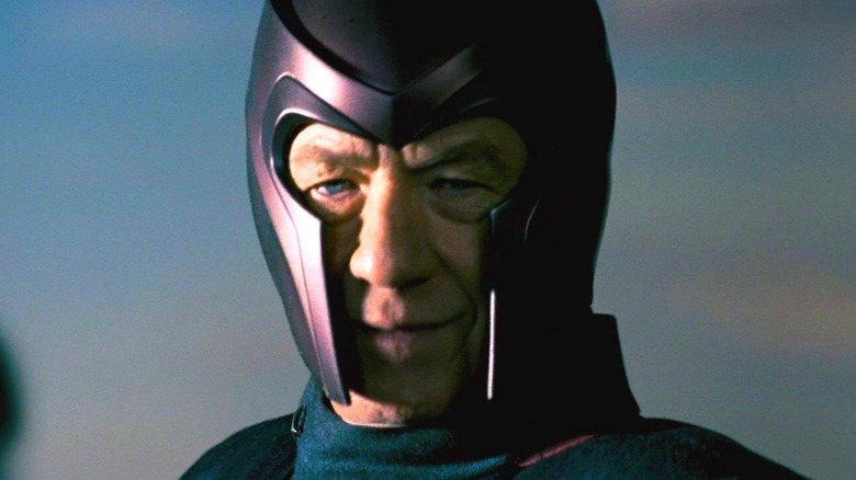 Ian McKellen comme Magneto avec son casque sur X-Men: The Last Stand