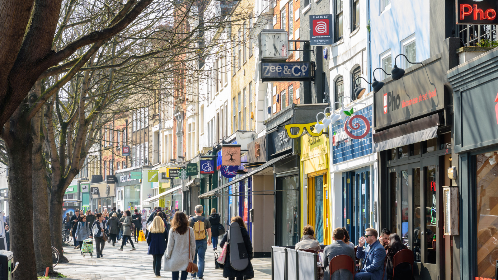 Les Londoners Shopping Street dynamiques préfèrent aux hotspots touristiques