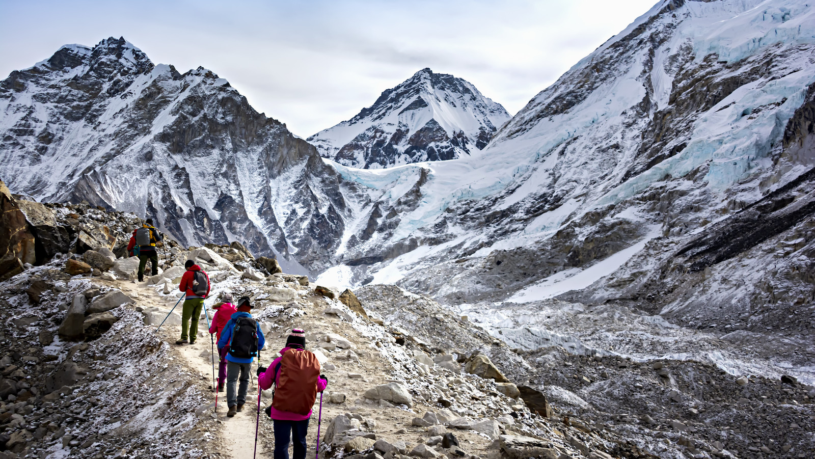 Si vous prévoyez de gravir l'Everest, préparez-vous à un grand saut dans les frais de permis