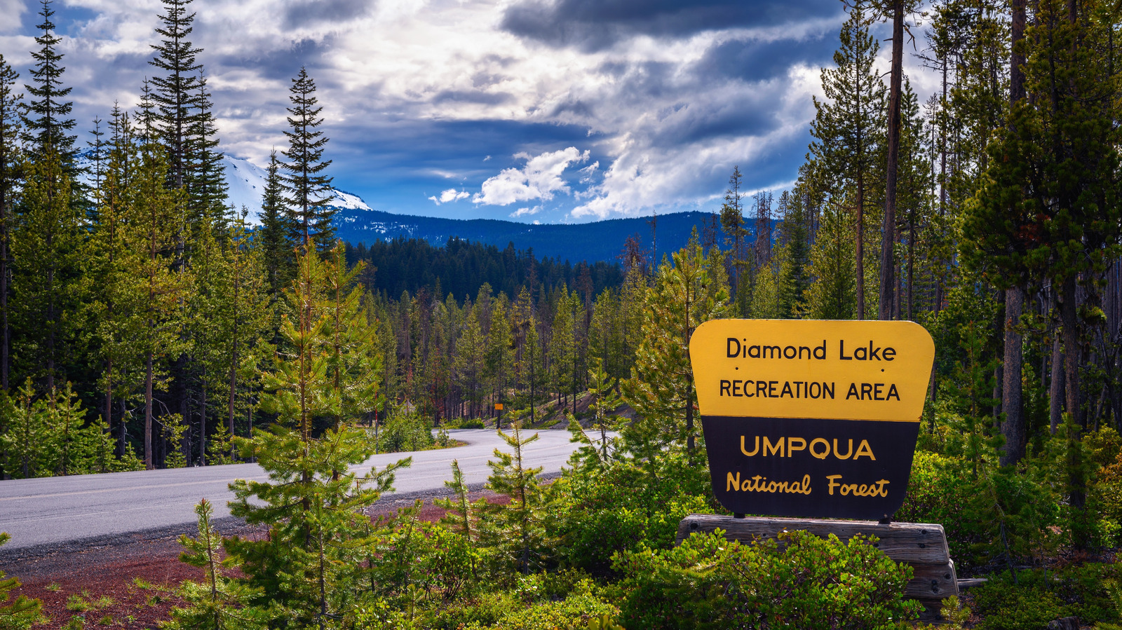 `` Gem of the Cascades '' de l'Oregon est un complexe familial sur un lac pour le plaisir et la beauté toute l'année