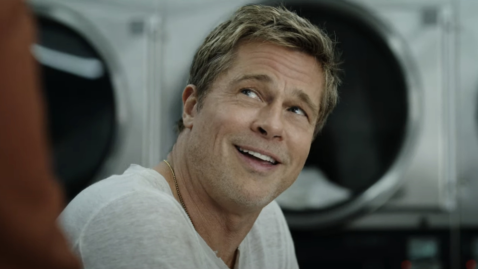 Le spot du Super Bowl F1 donne à Brad Pitt son propre pistolet Top - mais dans une voiture