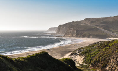 Escape les foules touristiques dans une plage de Californie spacieuse offrant une isolement sage