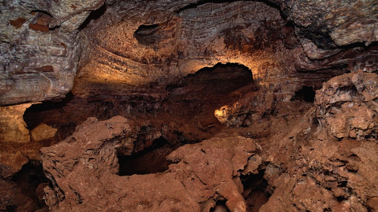 Passage intérieur de la grotte éolienne