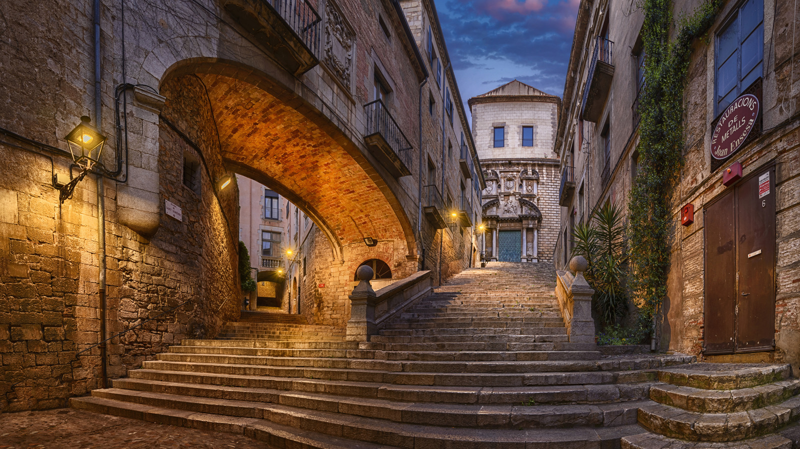 Une ville médiévale en Espagne avec une cuisine Michelin-Star est connue comme la «ville des quatre rivières»