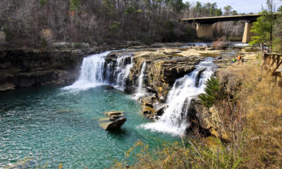 L'une des plus belles cascades de l'Alabama coule dans un paradis de trou de baignade parfait