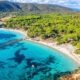 La plage immaculée en France où les eaux cristallines rencontrent doucement les côtes sablonneuses