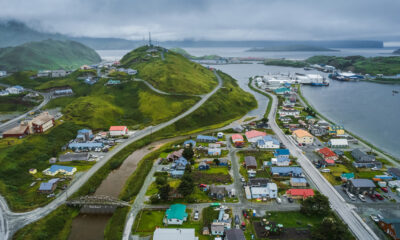 Éloignez-vous de tout cela dans une île Alaska éloignée, robuste et à couper le souffle sans arbres