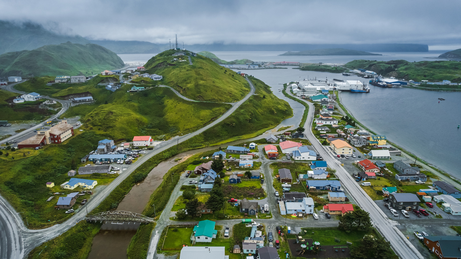 Éloignez-vous de tout cela dans une île Alaska éloignée, robuste et à couper le souffle sans arbres