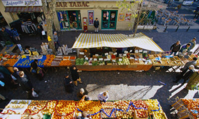 Les touristes de la règle de l'étiquette se cassent souvent lors de l'épicerie en France