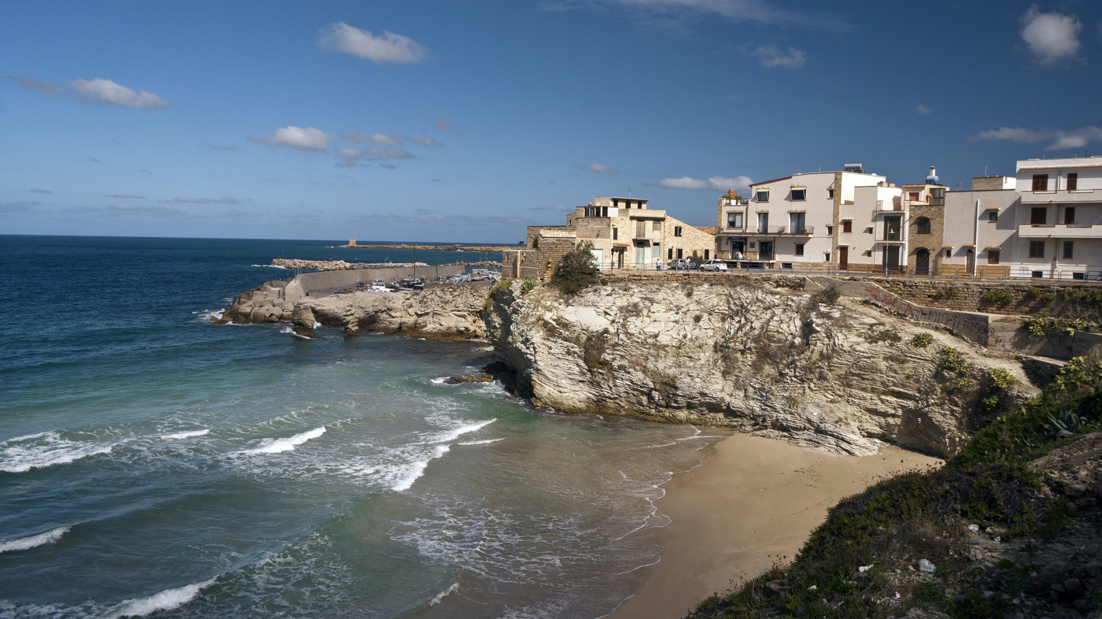 Une ville balnéaire en Italie offre des délices de soleil, de mer et de sicilien