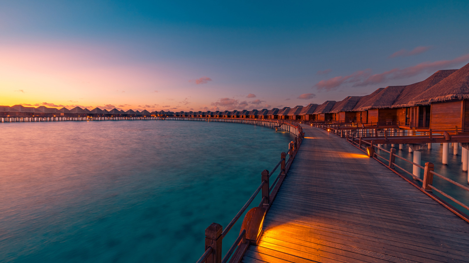 Une île tropicale vierge suintant de luxe a l'un des «meilleurs couchers de soleil du monde»