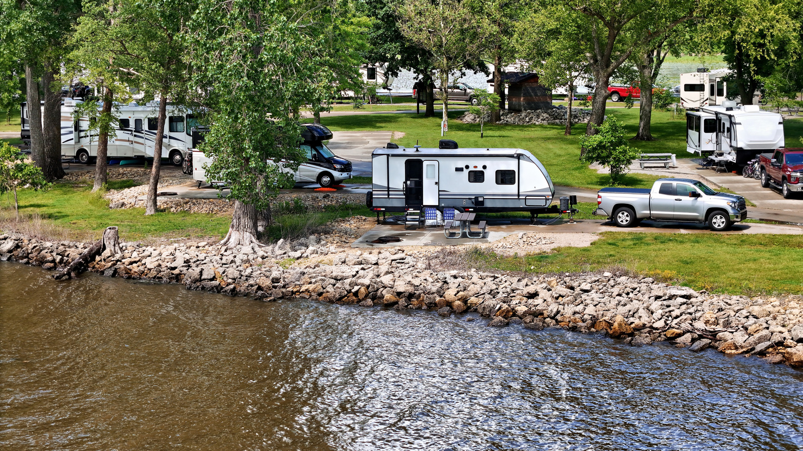 Profitez des campings spacieux bien entretenus dans ce parc de camping-car offrant le meilleur du Kentucky