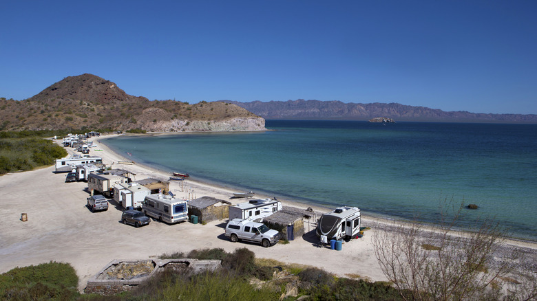 Camping au bord de la plage Baja California Sur, Mexique