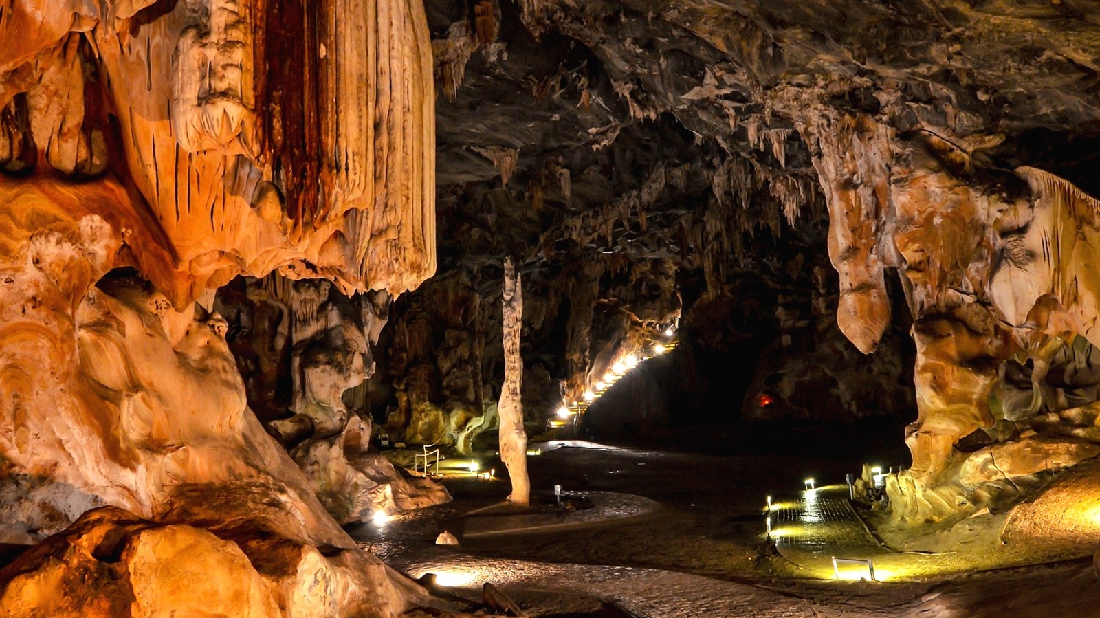 Le plus long système de grottes au monde est juste dans le Kentucky