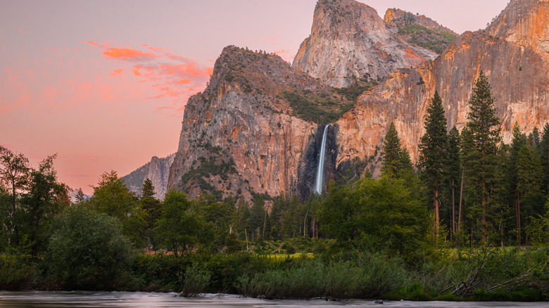 Parc national de Yosemite au coucher du soleil