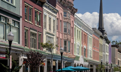 Une ville enchanteresse de la vallée de l'Hudson à New York a des monuments historiques et une poussée artistique