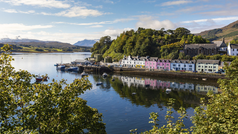 Ville balnéaire colorée de Porree, île de Skye, Écosse