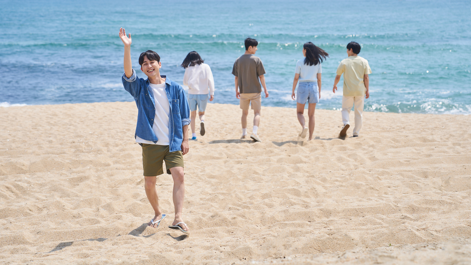 Pourquoi les hommes portent des t-shirts sur les plages en Corée du Sud