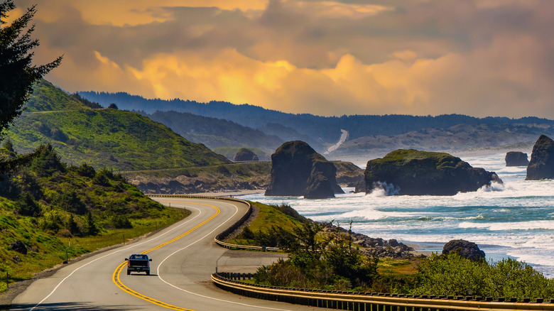 Vue de l'autoroute le long de la côte de l'Oregon