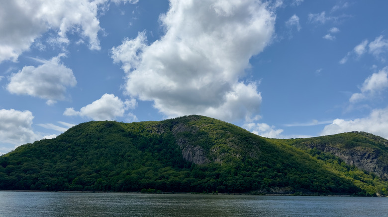 Vue de Breakneck Ridge tirée de Cold Spring à New York