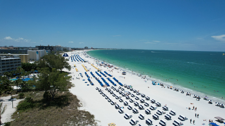 Vue aérienne de la plage de St. Pete en Floride