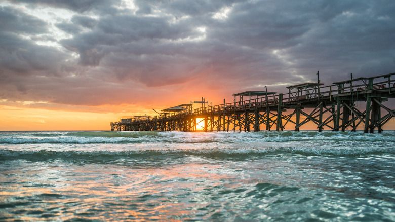 Redington Shores Pier en Floride au coucher du soleil