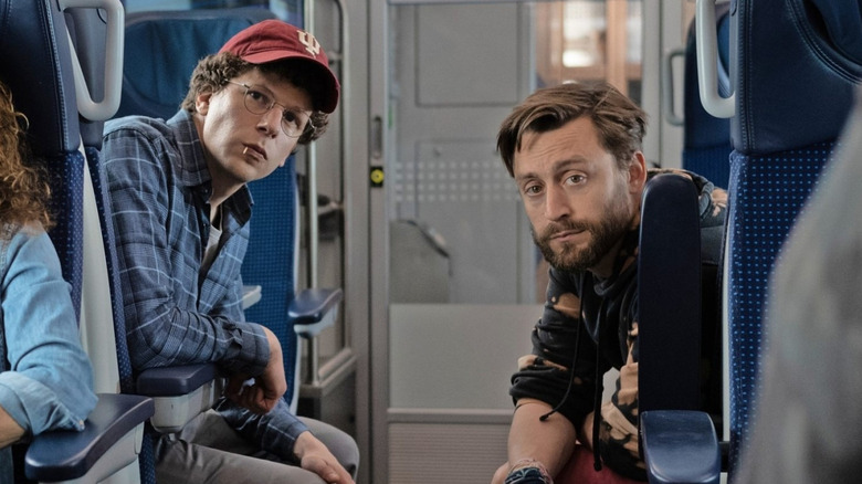 Jesse Eisenberg comme David et Kieran Culkin comme Benji dans une vraie douleur