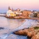 La capitale non officielle de la plage non officielle de l'Espagne offre une vie nocturne animée et des plages sans fin