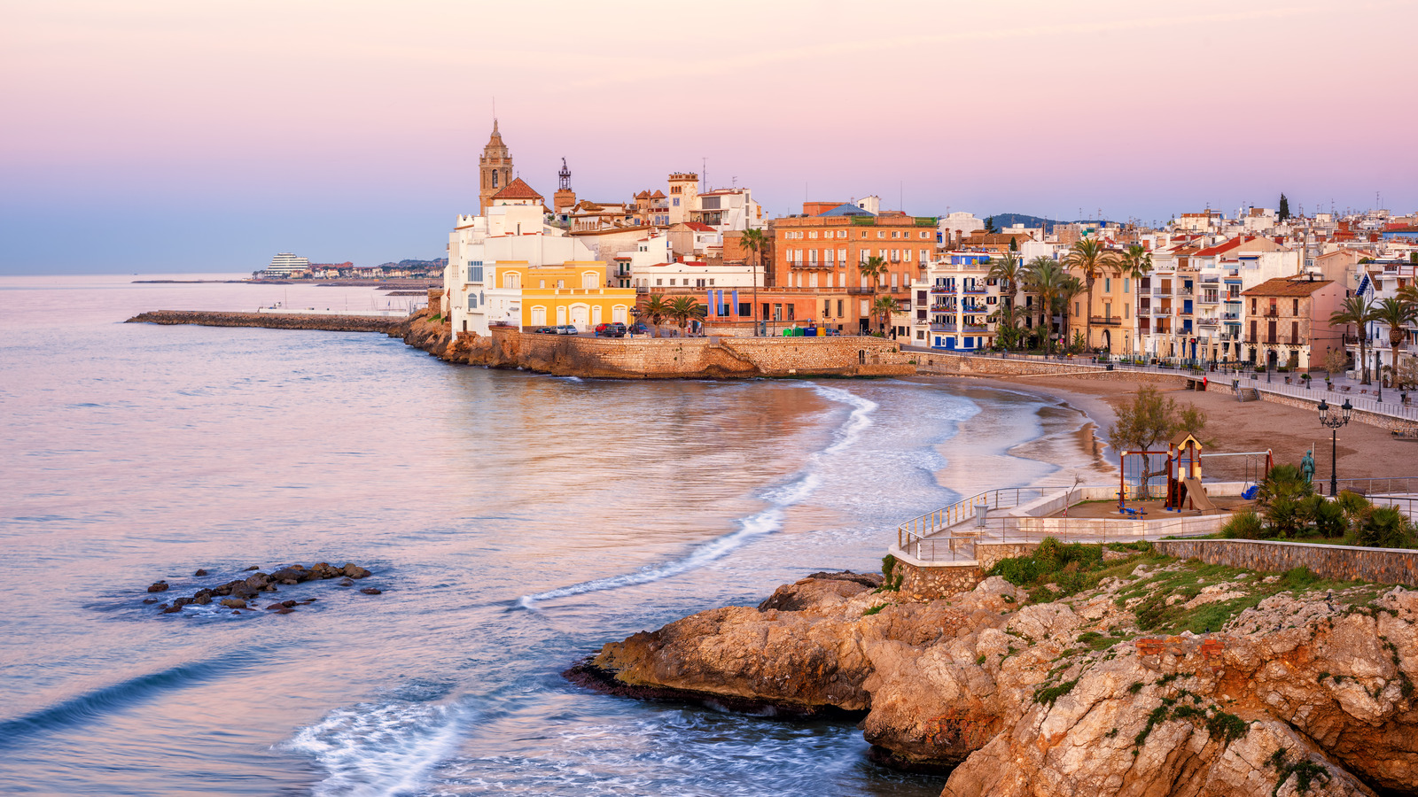 La capitale non officielle de la plage non officielle de l'Espagne offre une vie nocturne animée et des plages sans fin