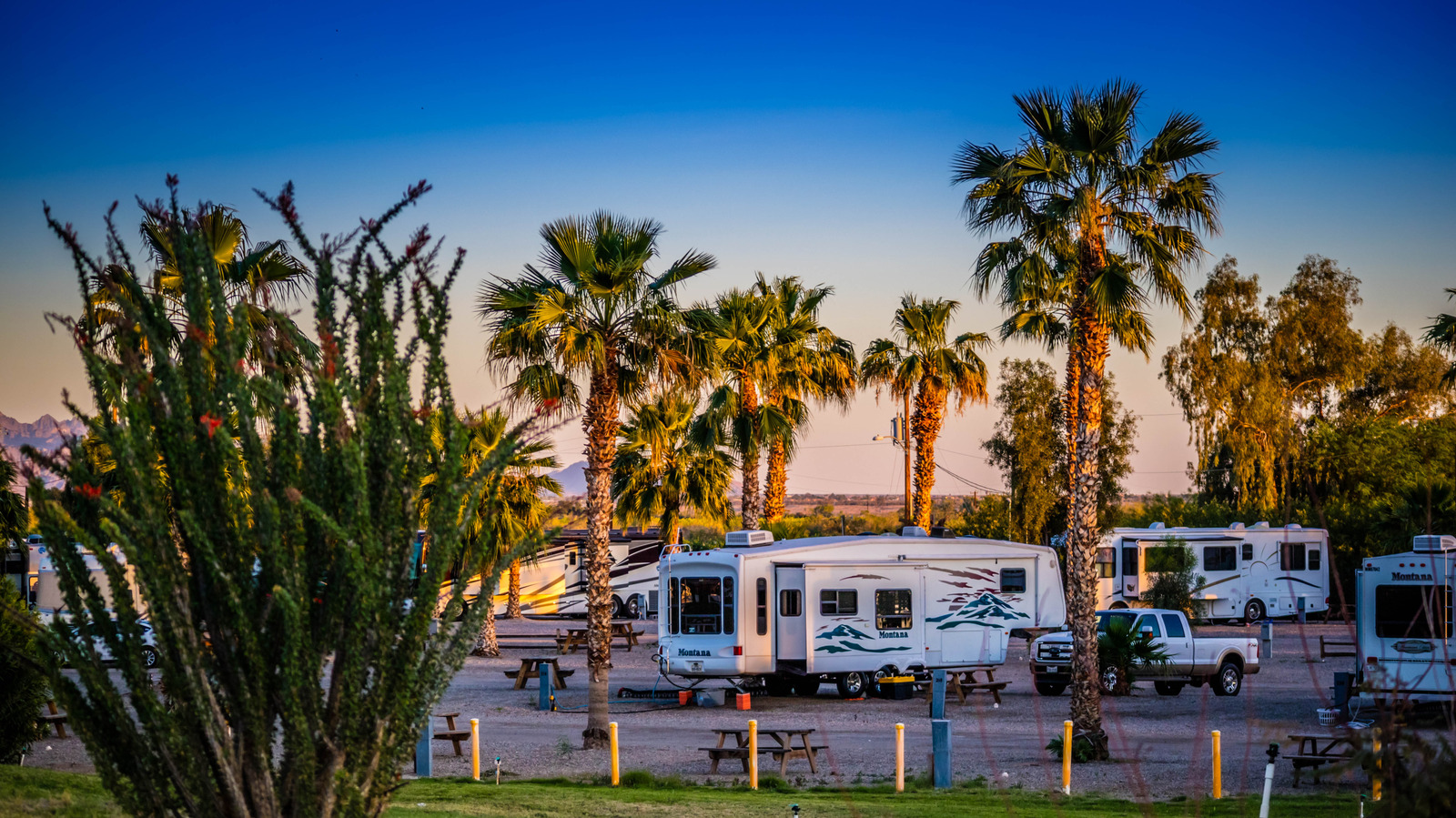 Profitez des équipements de grandes villes de cette station balnéaire familiale qui a été cachée à Phoenix, en Arizona,