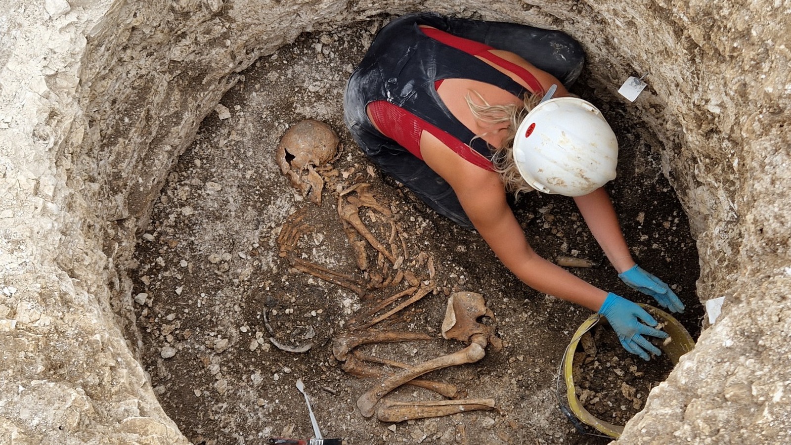 Les tombes celtiques ont découvert la tribu dirigée par des femmes dans la Grande-Bretagne ancienne