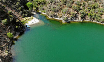 Un lac sous-estimé niché dans les forêts de Californie est un trésor turquoise pour les loisirs