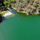 Un lac sous-estimé niché dans les forêts de Californie est un trésor turquoise pour les loisirs