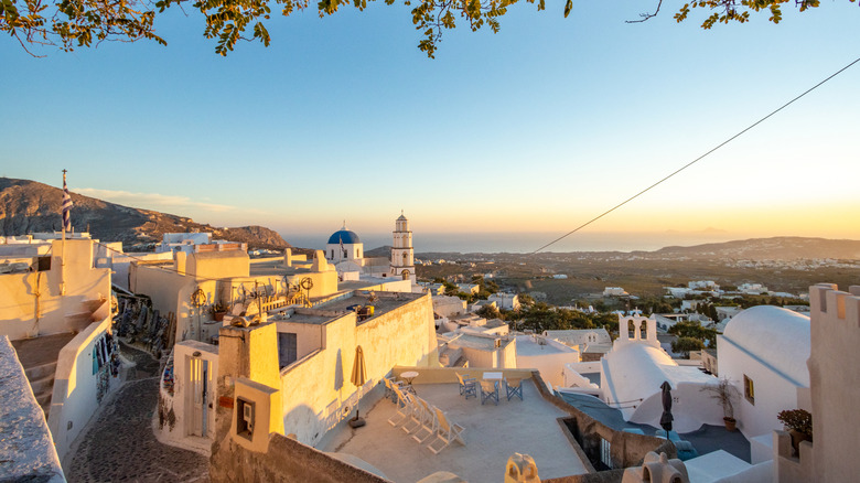 Coucher de soleil sur le village de Pyrgos