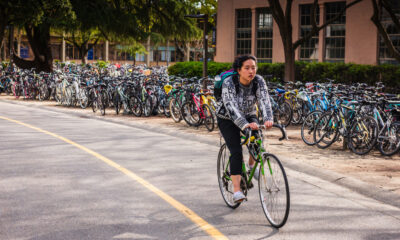 The Artsy California College Town qui a inventé des pistes cyclables avec un charme accessible à pied