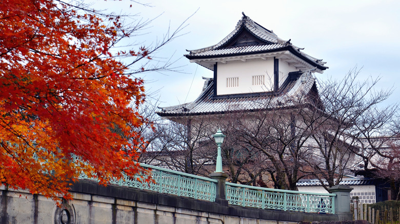 Château de Kanazawa de l'extérieur des limites