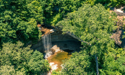 Le secret le mieux gardé de l'Indiana doit être un parc d'État de cascade pittoresque plein de falaises et de sentiers