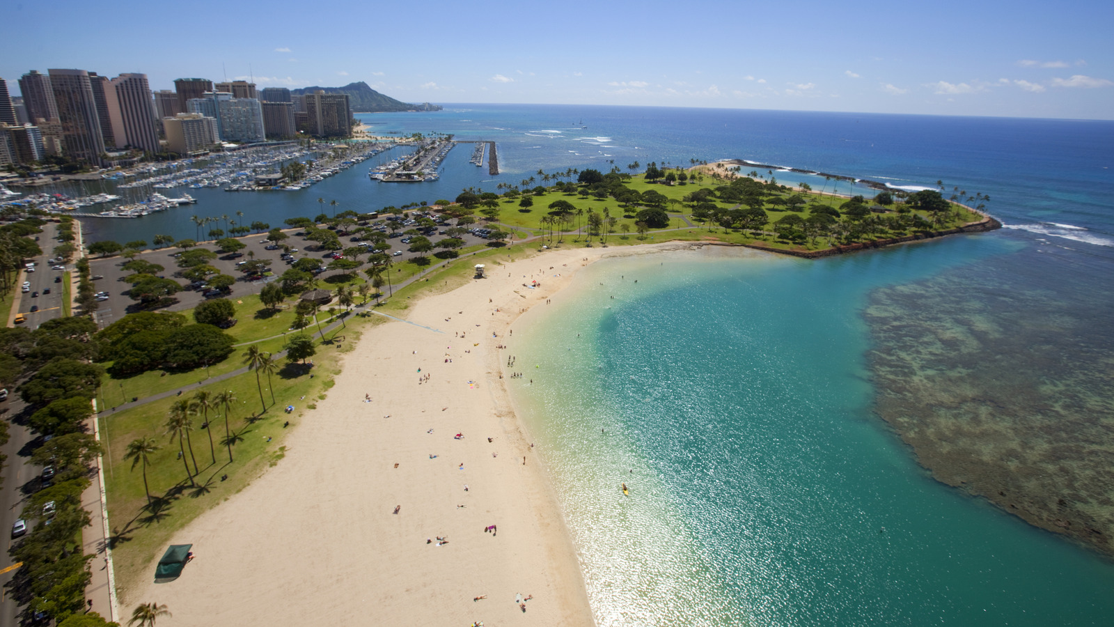 Un parc de plage spacieux sur Oahu est l'une des plus belles destinations d'Hawaï